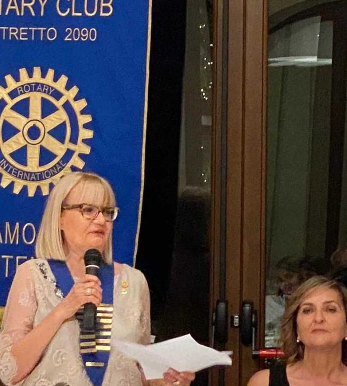 Passaggio del Martelletto del Rotary Club Teramo Nord Centenario a Piera De Antoniis, nuova presidente